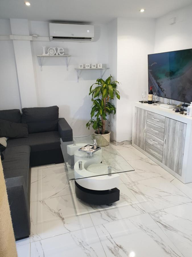Beachside Apartment In Torrevieja Extérieur photo