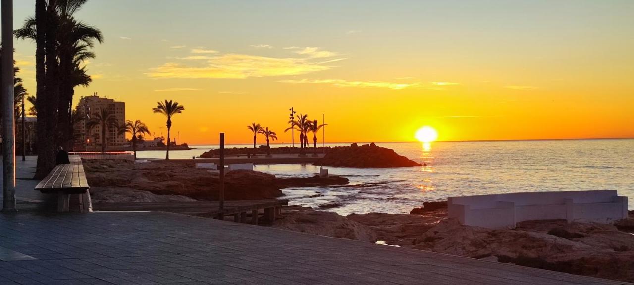 Beachside Apartment In Torrevieja Extérieur photo