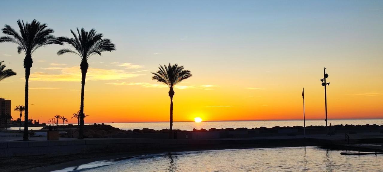 Beachside Apartment In Torrevieja Extérieur photo