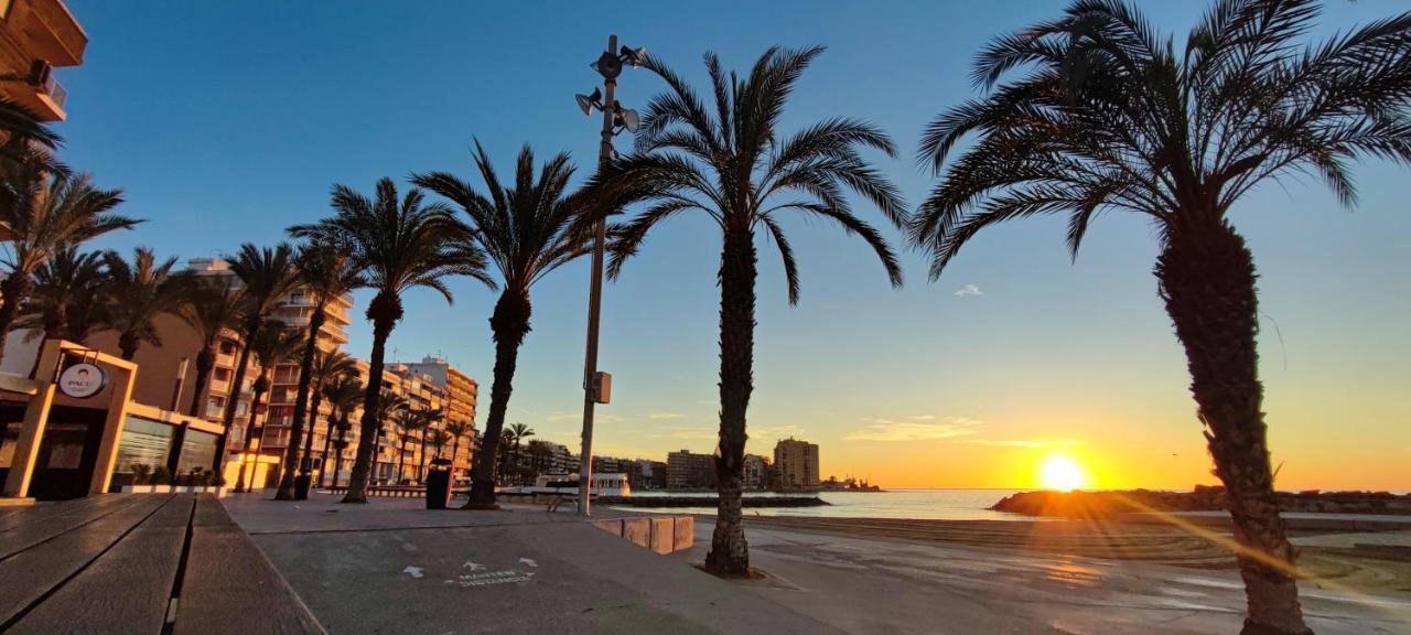 Beachside Apartment In Torrevieja Extérieur photo